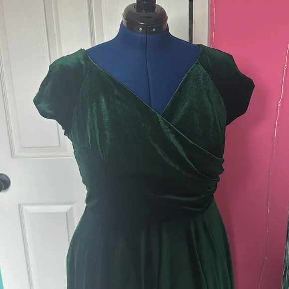 The Pretty Dress Company Forest Green Velvet Hourglass Dress - Picture 3 of 7